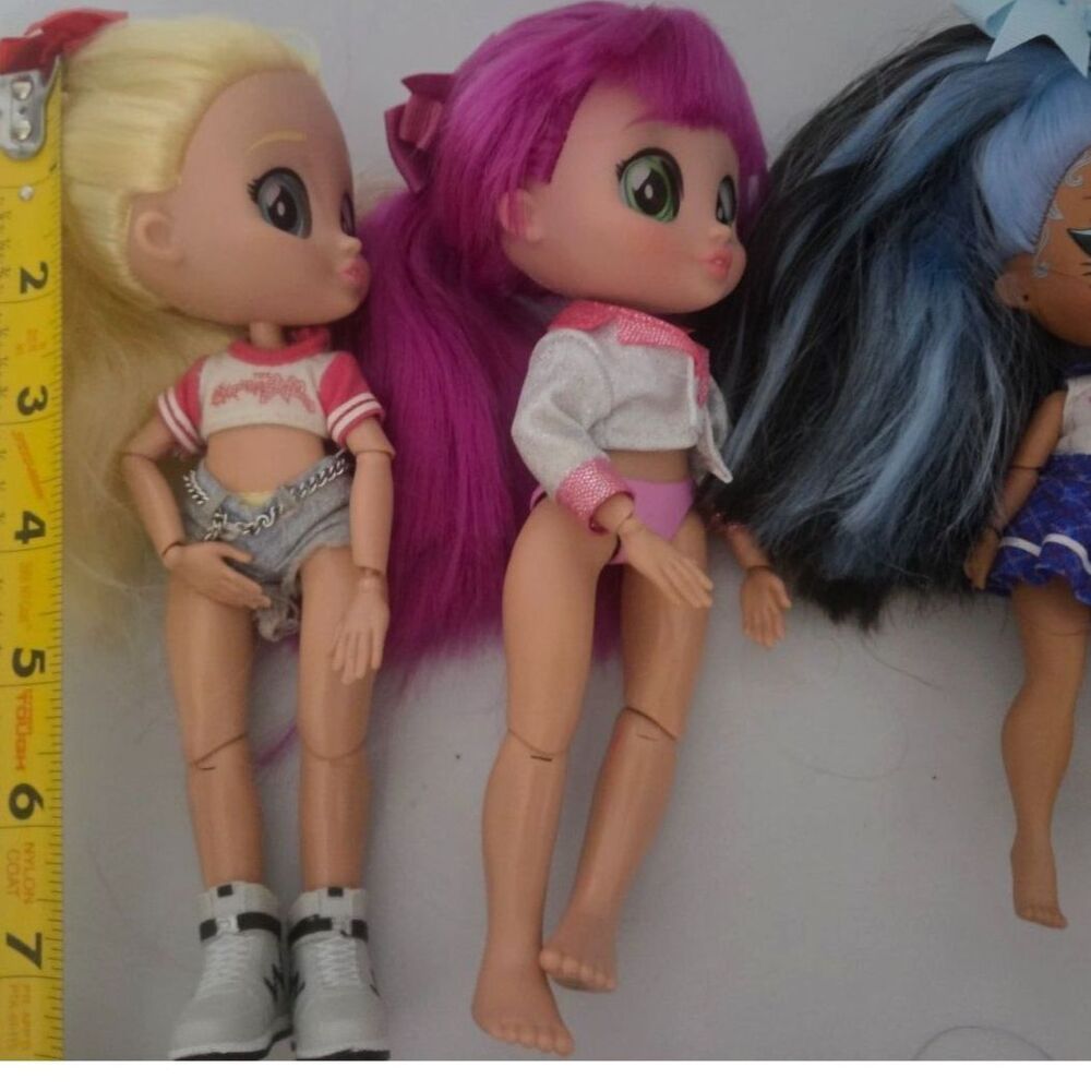 OMG and BFF Fashion Dolls with Yellow, Blue and Pink Hair. Including Outfits. - Picture 6 of 6
